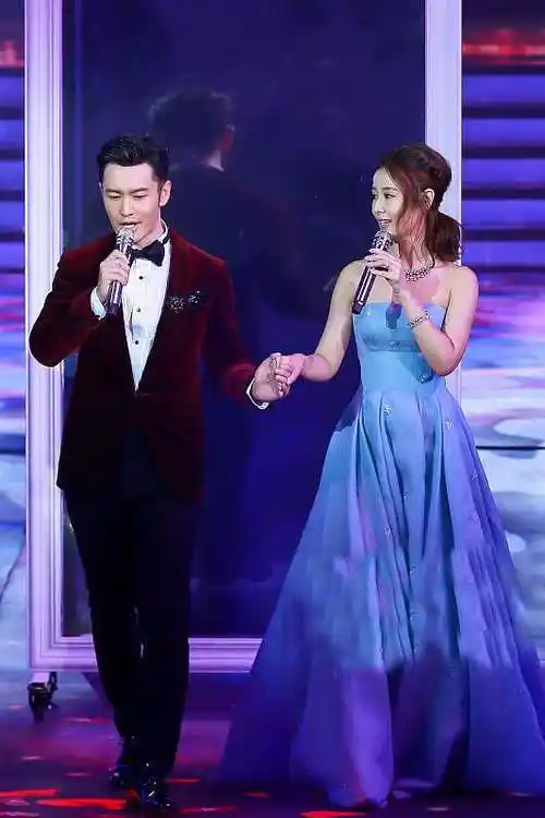 林心如与黄晓明合体录制卫视春晚两人时隔20年后再合体cp感满满