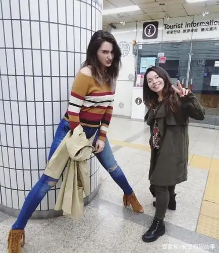 5,和最好的闺蜜合影,我身高1米58,她1米83