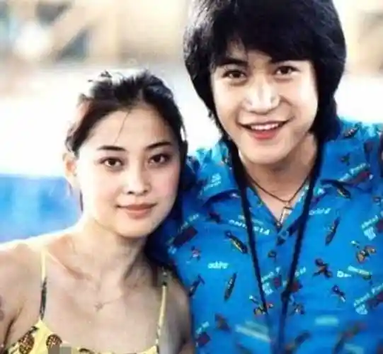 如今火得一塌糊涂,她是谁呢_杨幂_张艺兴_合作