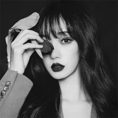 黑白女生头像高冷霸气性感性感妩媚黑色系女头图片
