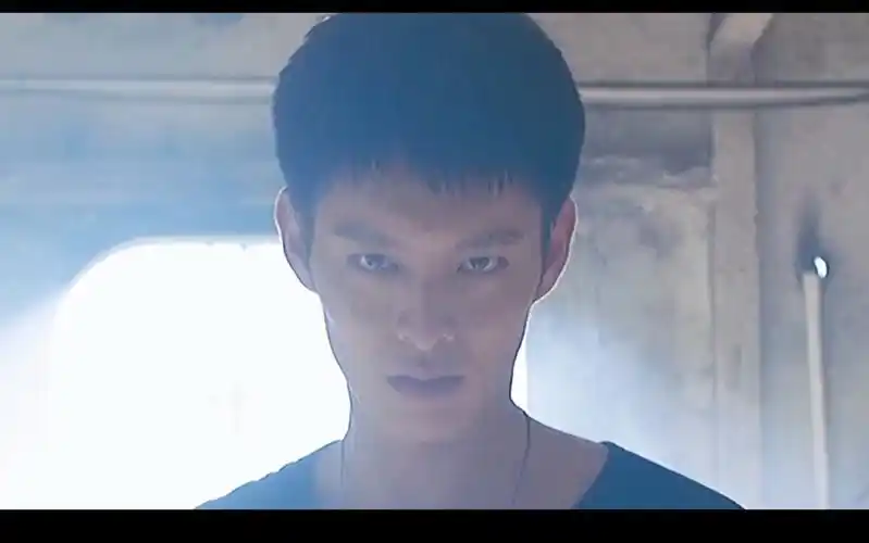 《他在逆光中告白》特种兵出身的厉腾,画面不够肌肉来凑