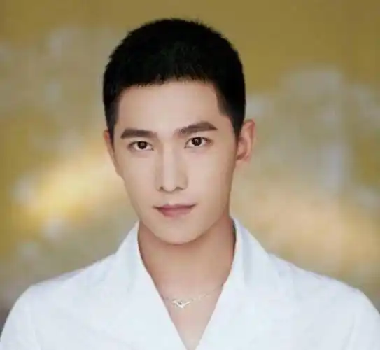 寸头考验的男星,王一博酷帅,看到肖战:帅出新高度了_杨洋_李易峰_发型