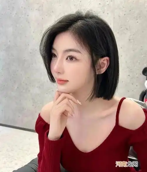 最火女士短发14款 女生短发烫发发型2022