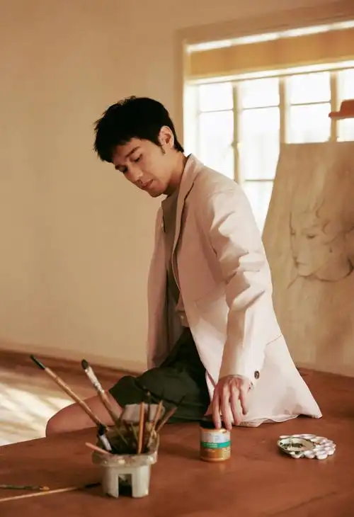 爱马仕大秀##白宇惬意休闲风造型看秀##白宇看秀生图