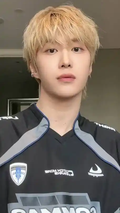 范丞丞金发手势舞##范丞丞金发体验卡到期