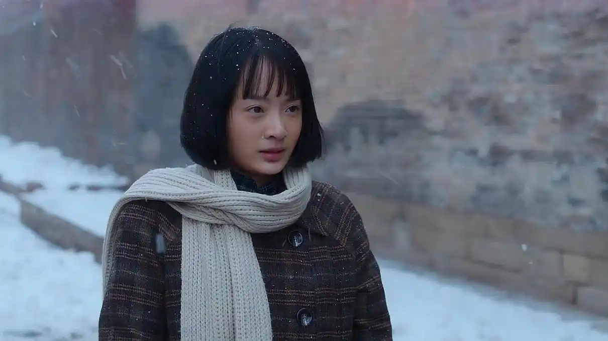 白灵前来为鹿兆海送行,二人不忘争吵,白灵依然许诺兆海等其回来