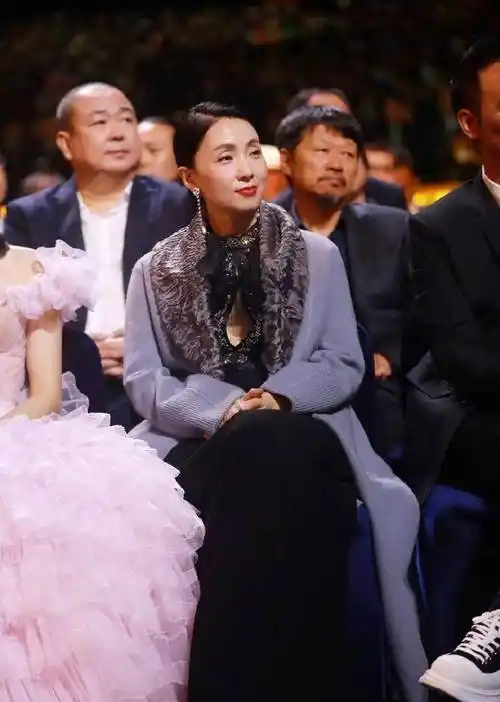 同框照:赵丽颖白皙完胜谭松韵,宋茜状态不如陶虹_童瑶_皮肤_李易峰