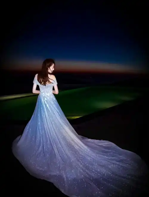 一些背影鲨#迪丽热巴爱琴海