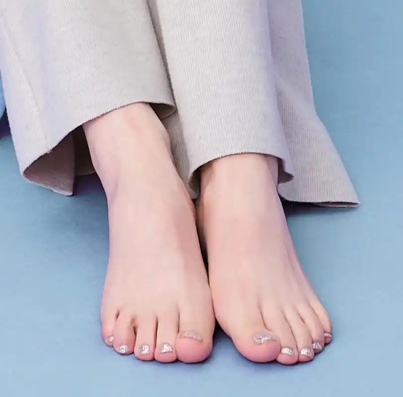 演员戚薇露出美脚拍摄写真集,2011年,戚薇主演都市情感剧《夏家三千金