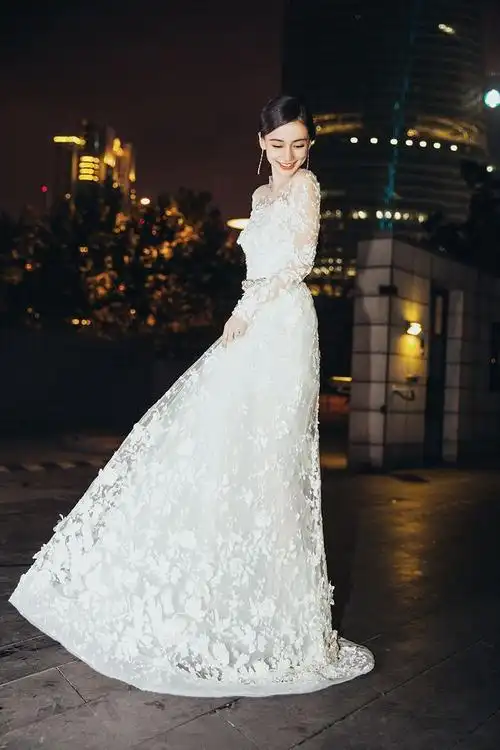 杨颖高定公主啊,每次礼服都很好看.