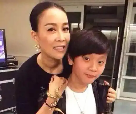 那英:和高峰同居10年遭抛弃,带着儿子嫁富商