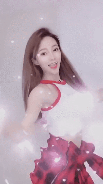 原创gif搞笑段子:美女这个转身就是为了秀一下臀?