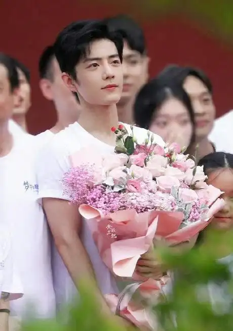 15王一博肖战前程似锦花团锦簇|肖战|王一博_新浪新闻