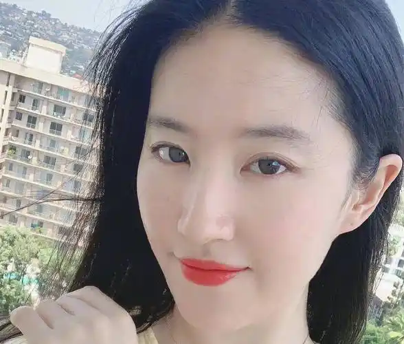 33岁刘亦菲晒自拍照片,无美颜无滤镜镜头下,生图状态引人注目_人气