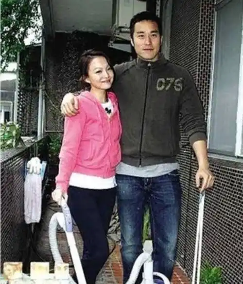 歌手2张韶涵隔空告白疑似与神秘男友sky好事将近