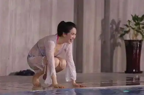 中年女星的"高光时刻",各个都是亮点十足,小花旦们自愧不如_左小青