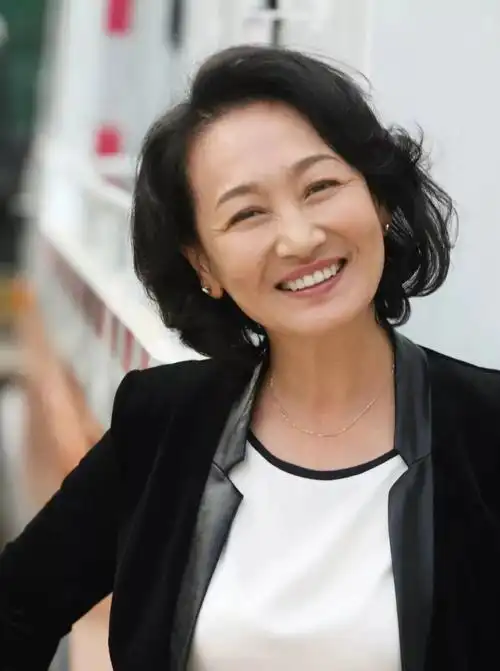 蒙古名人曾是斯琴高娃后内蒙古第一女演员一直不愿复婚如今60岁依旧很