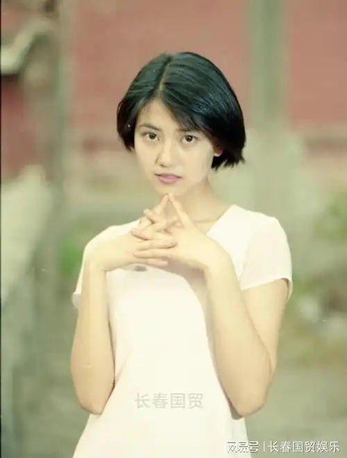 高圆圆罕见旧照曝光清纯甜美满满胶原蛋白