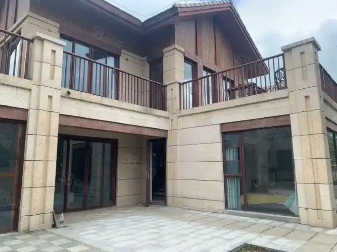 联排别墅二层精装三房带独立车位前花园,永庆大道西路,近盈滨路_海口