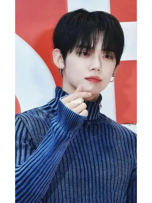 崔然竣黑发氛围感真的太绝了