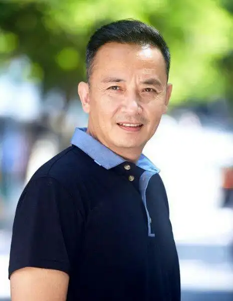 国内外有没有年轻时帅到爆表的中老年演员或歌手?