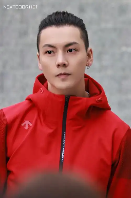 陈伟霆超话#陈伟霆代言迪桑特#2024/01/09 陈伟霆上海迪桑特活动气质