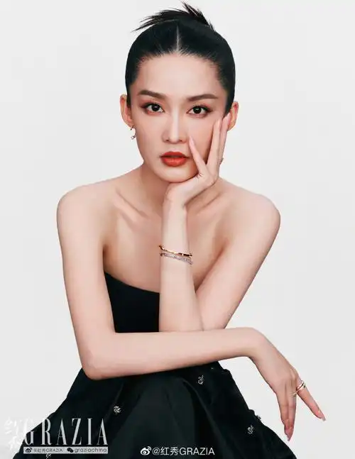 李沁今年的第七本杂志封面##李沁最近好多封面啊