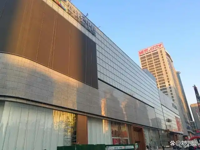 如今,邯郸新世纪正在进行新的装修改造,新装修的邯郸新世纪商业广场