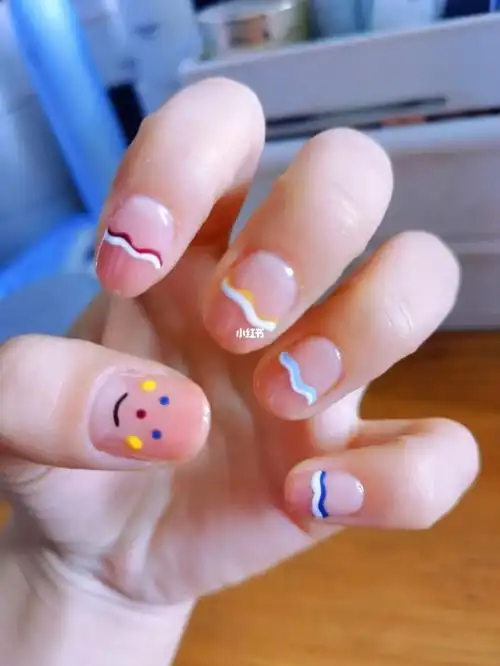 夏日限定可爱涂鸦短款美甲