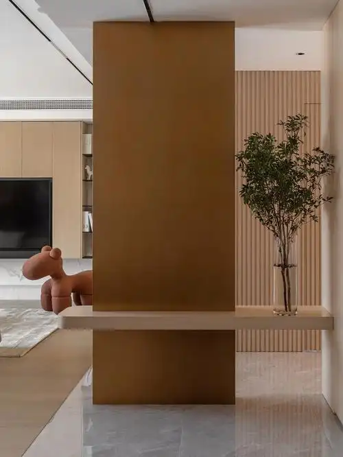 这个玄关设计太美了,黄铜不锈钢,木格栅背景墙,悬浮式置物架,仿佛有一