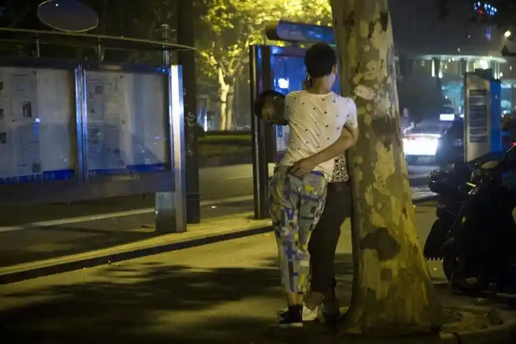 组图夜幕下的男男女女记录杭州夜色中夜生活