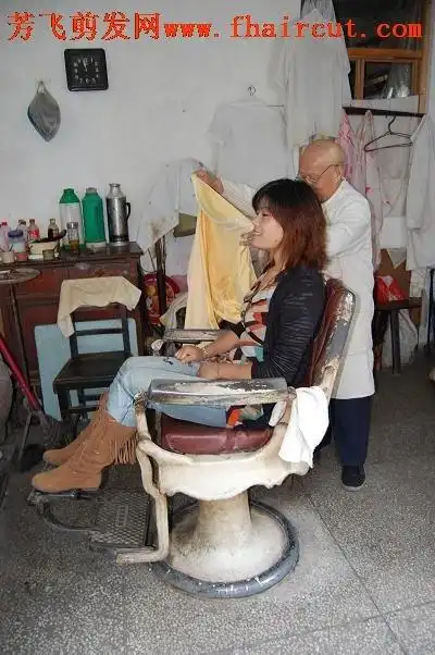 现代女孩剃光头作品8