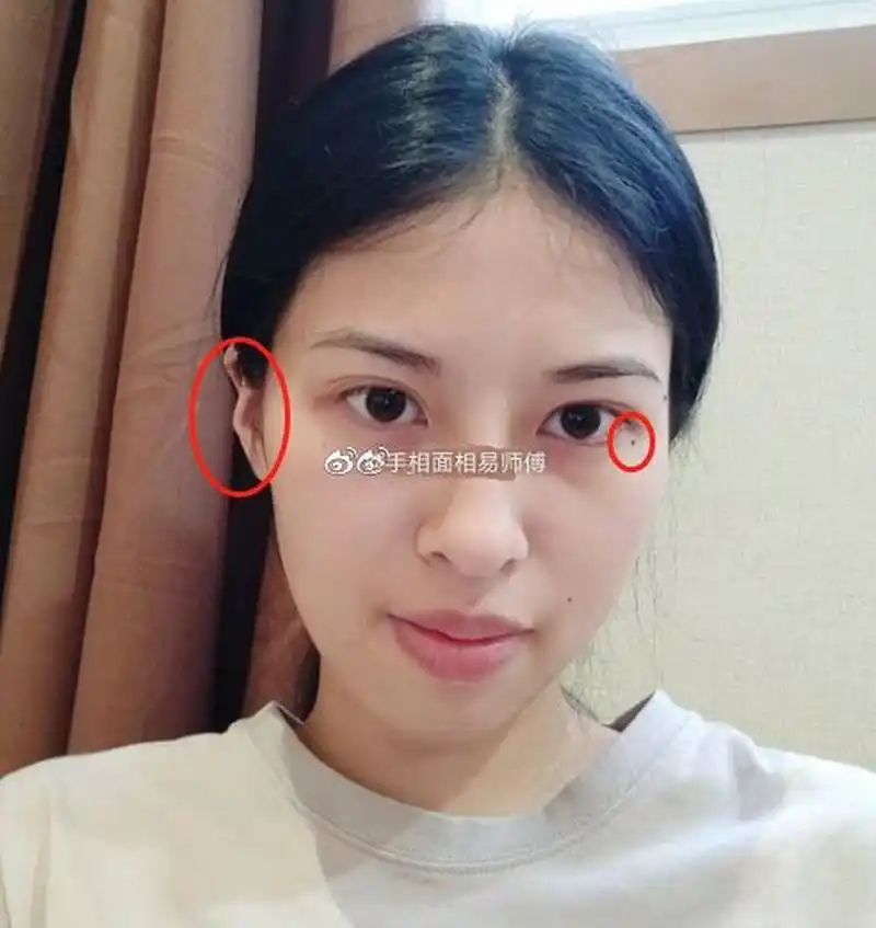 山根高加上反骨耳,说明你是个意志力坚定的女孩,性格比较反叛,主观有