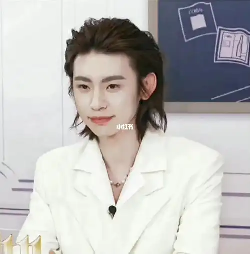 把头发梳成大人的模样  #小鬼王琳凯欧莱雅  今天晚上就是又搞笑又