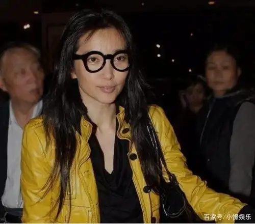 李冰冰大胆素颜出镜,皮肤没有助理白皙紧致