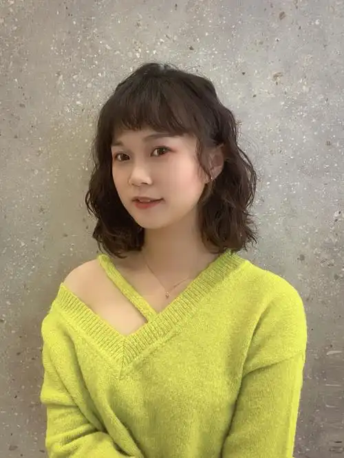 2022年最适合圆脸的富婆港风发型