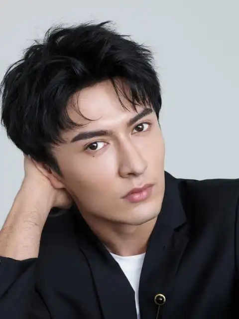 于正旗下四大90后男星,前三位都已大火,而他连名字都鲜有人知!