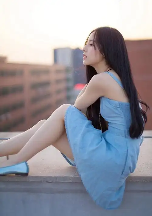 校花女神短裙美女性感养眼写真图片