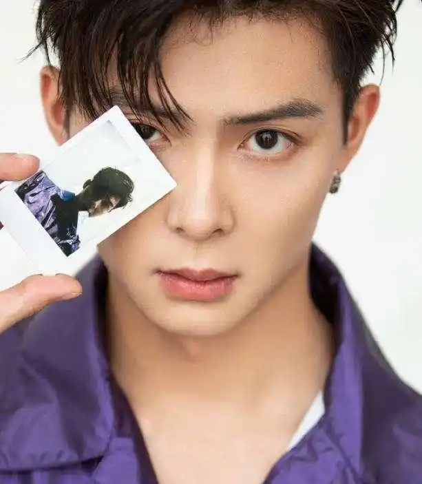 张铭恩的扮相有些可怕,比不上原版尹正,倒像天书奇谭里的老妖精