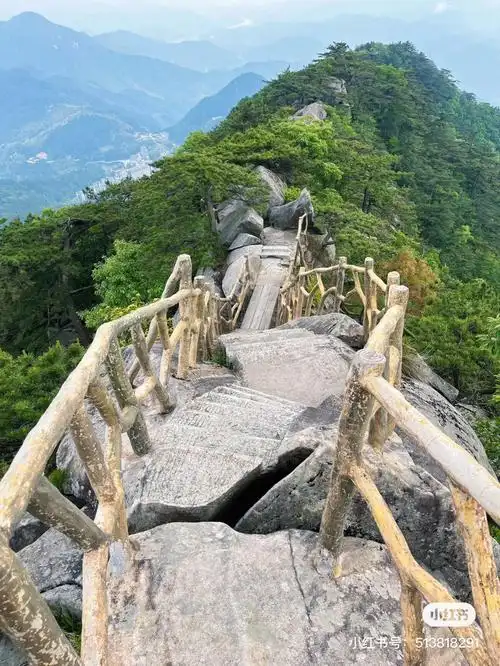 大别山薄刀峰风景区