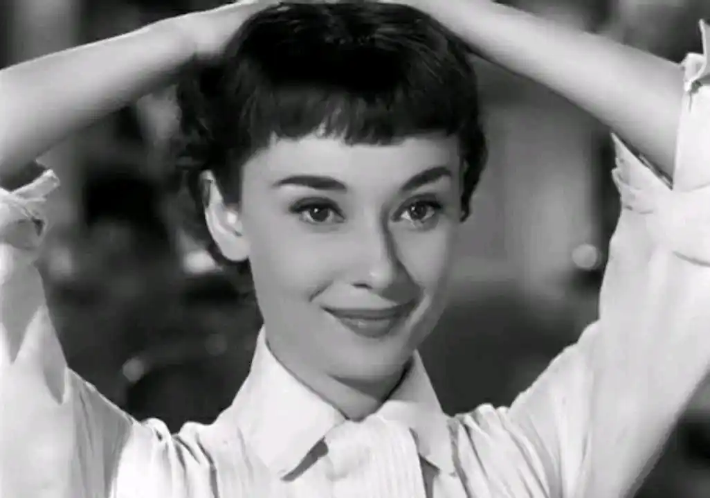 奥黛丽·赫本:《罗马假日》里的安妮公主,失落人间的天使