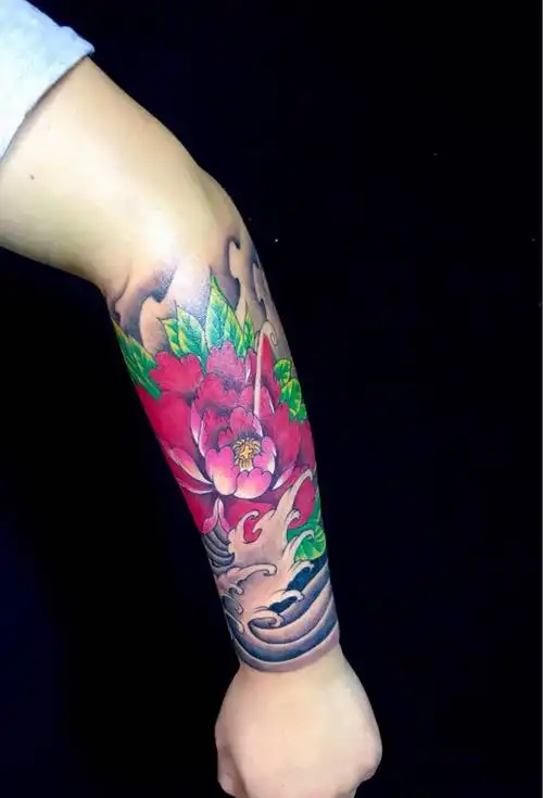 牡丹花臂纹身图片_手臂纹身图案