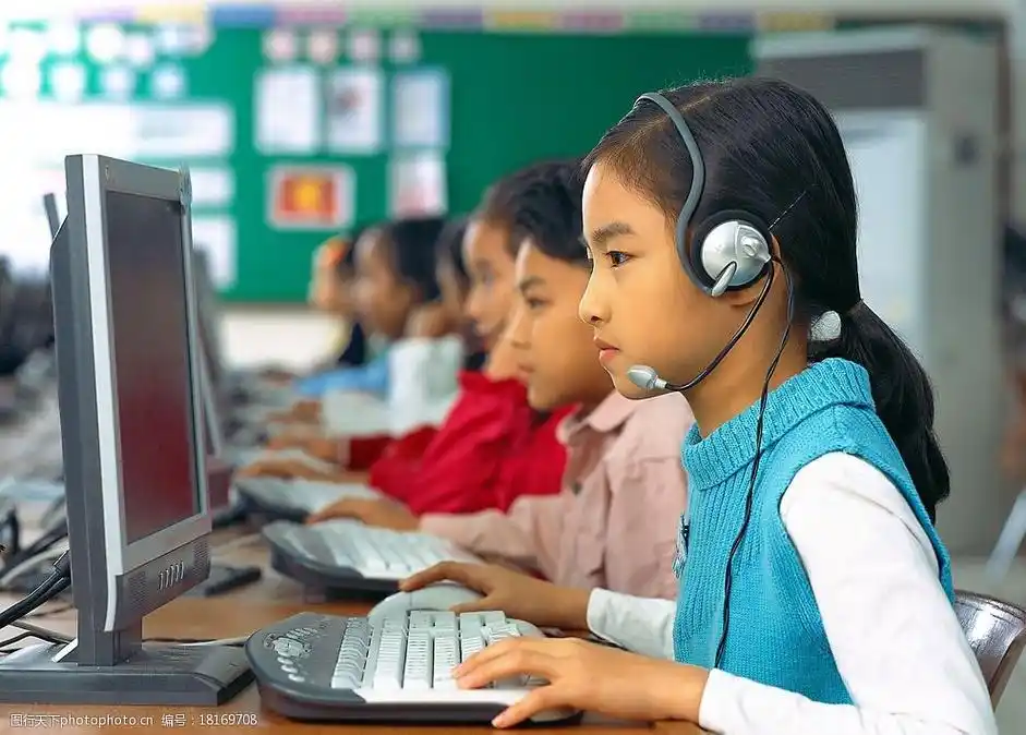 关键词:小学生 教育培训 电脑教学 人物图库 儿童幼儿 摄影图库 72dpi