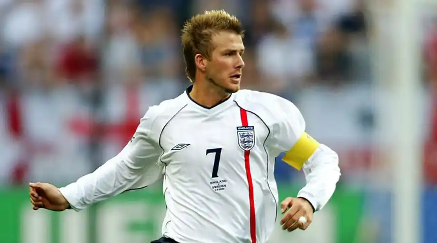 27岁小贝带伤泪洒世界杯赛场擦干眼泪却再次背着老婆泡上野妞