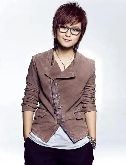 周笔畅资料图片新浪娱乐讯 小天后周笔畅出道五年来的首次个人演唱会"