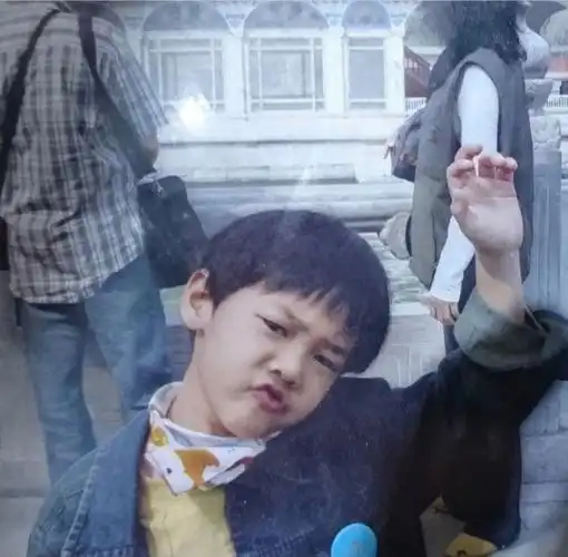 dew小时候太可爱了吧呜呜呜呜