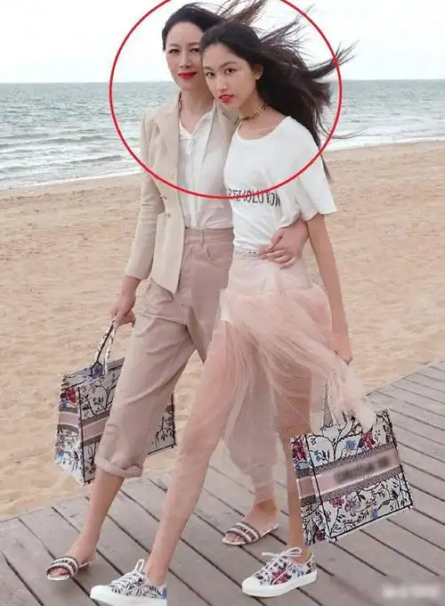 两年前第一次引起大家关注的任晴佳,差不多170的身高就是大家关注的