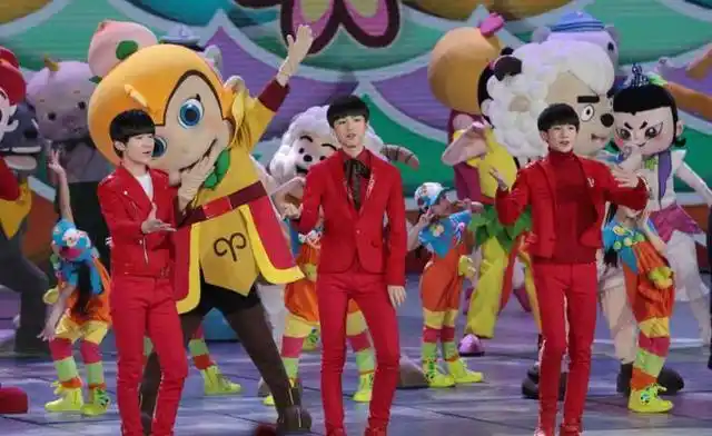 tfboys长腿抢镜回顾2016央视猴年春晚精彩瞬间
