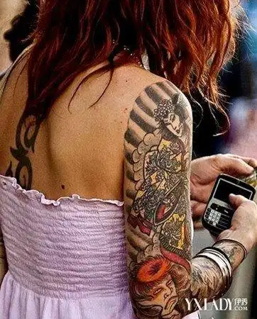 正文【花臂纹身图案】在欧美,花臂纹身非常流行,不少时尚潮人的手臂