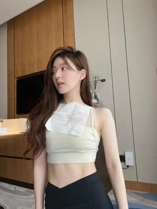 赵露思是95后小花中最具潜力的女星,凭借陈芊芊一角爆红后,她相继接拍